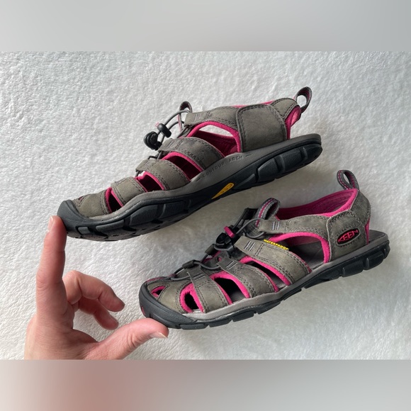 Keen Women’s Green/Pink Closed Toe Sandals Size 7 - Picture 4 of 7